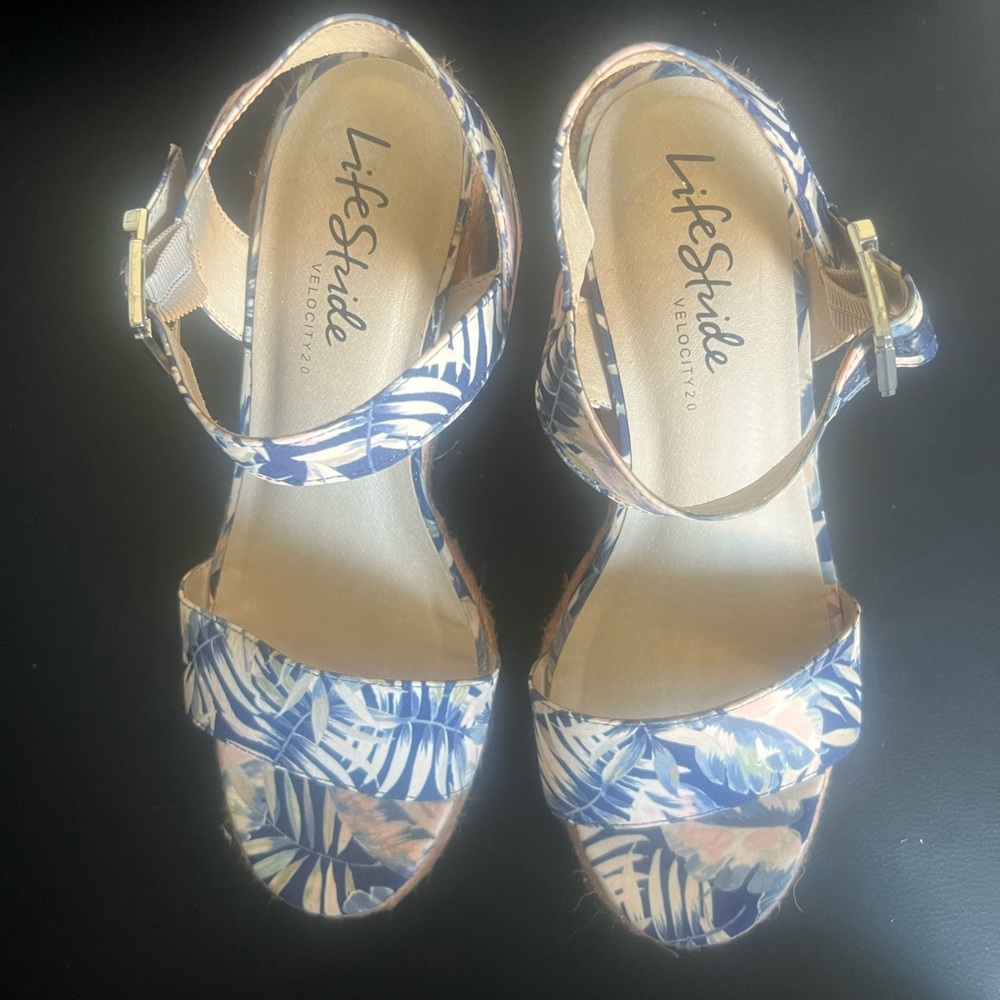 Life Stride velocity 2  Floral wedge open toe, ankle strap’s sandal’s size-10W